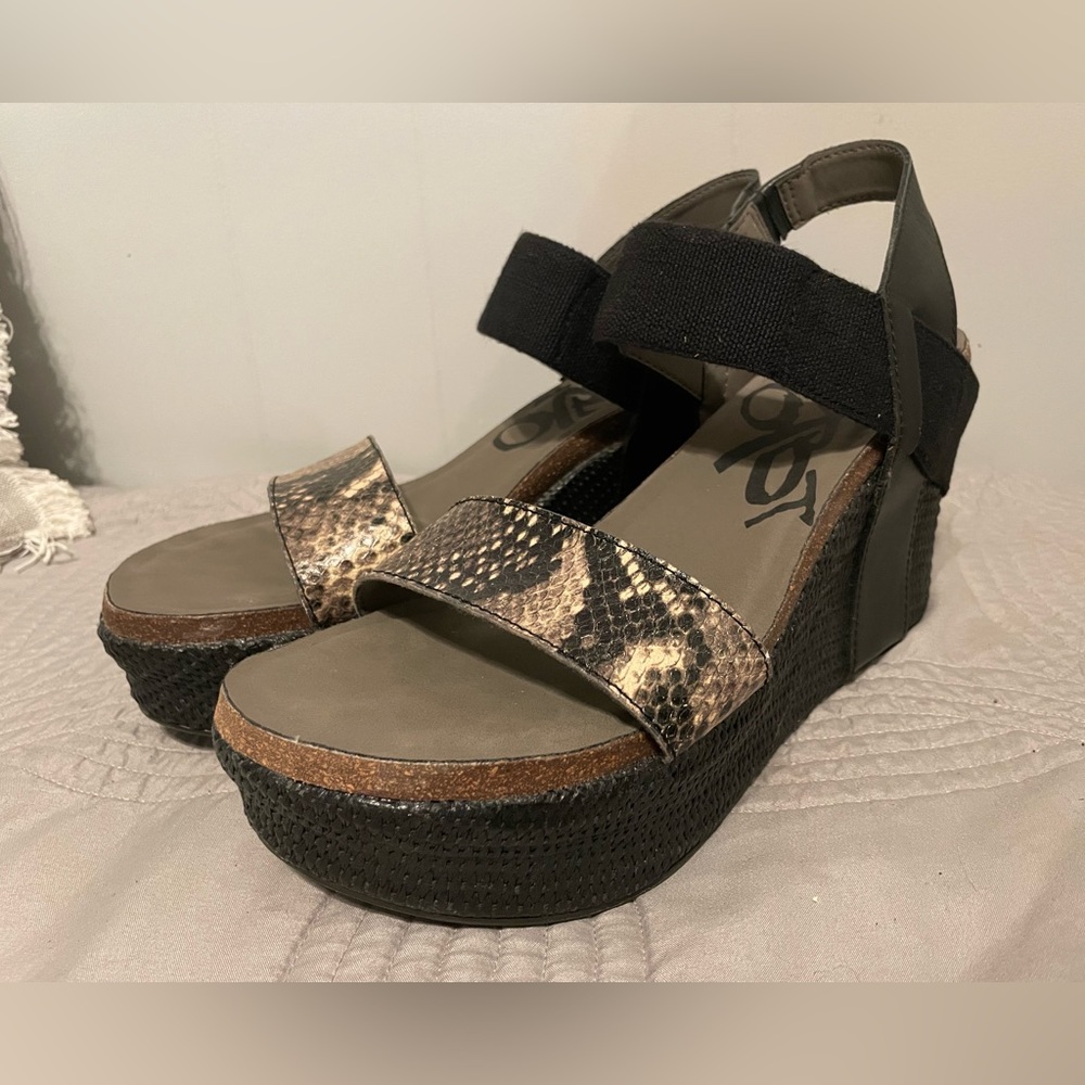 OTBT Snake Skin Black Wedges, Women’s size 8.5